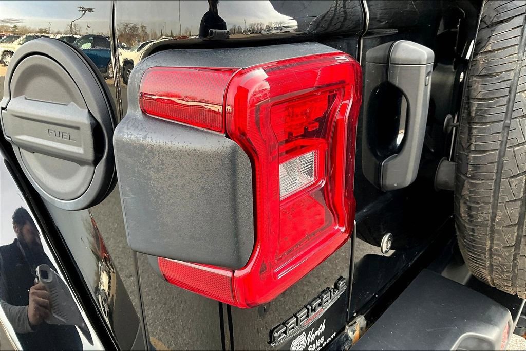 Used 2019 Jeep Wrangler Unlimited Sahara w/ Dual Top Group image 23