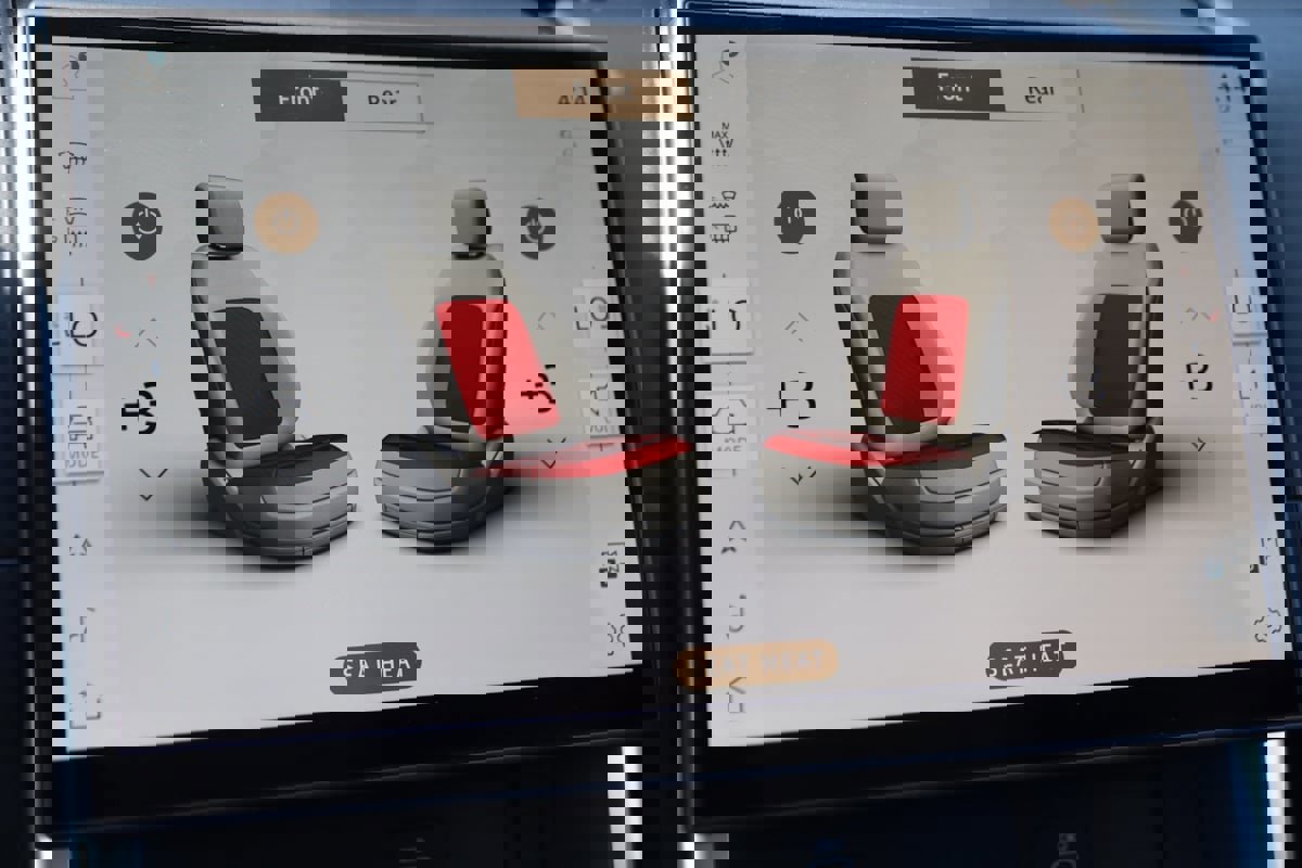 Used 2024 Land Rover Discovery Sport S image 8