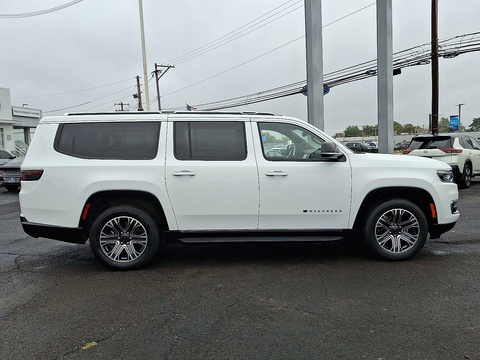 Used 2024 Jeep Wagoneer L Series II w/ Flexible Seating Group image 8