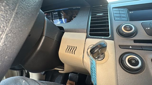 Used 2018 Ford Taurus SE image 11