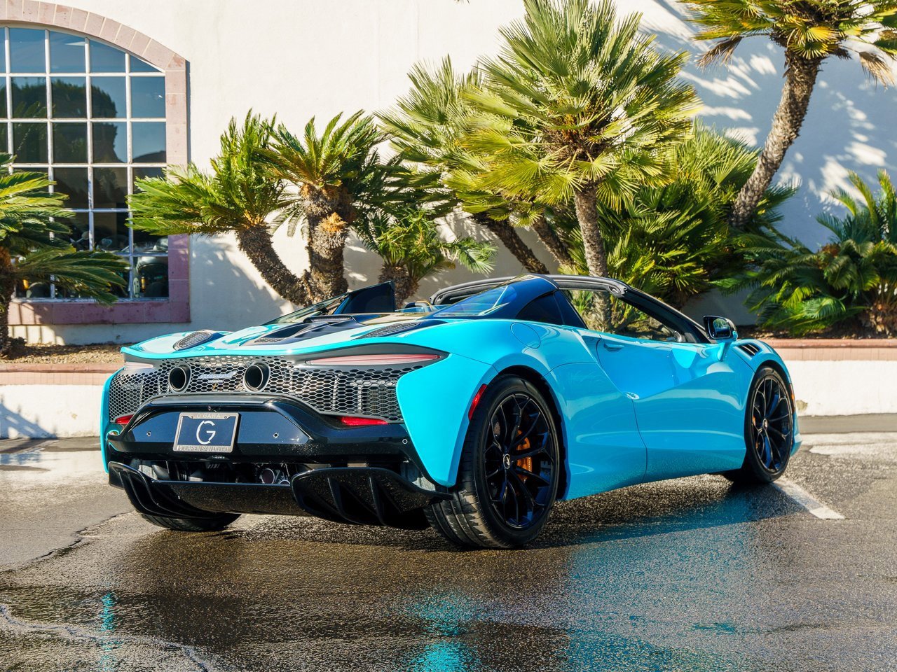 Used 2025 McLaren Artura Spider image 4