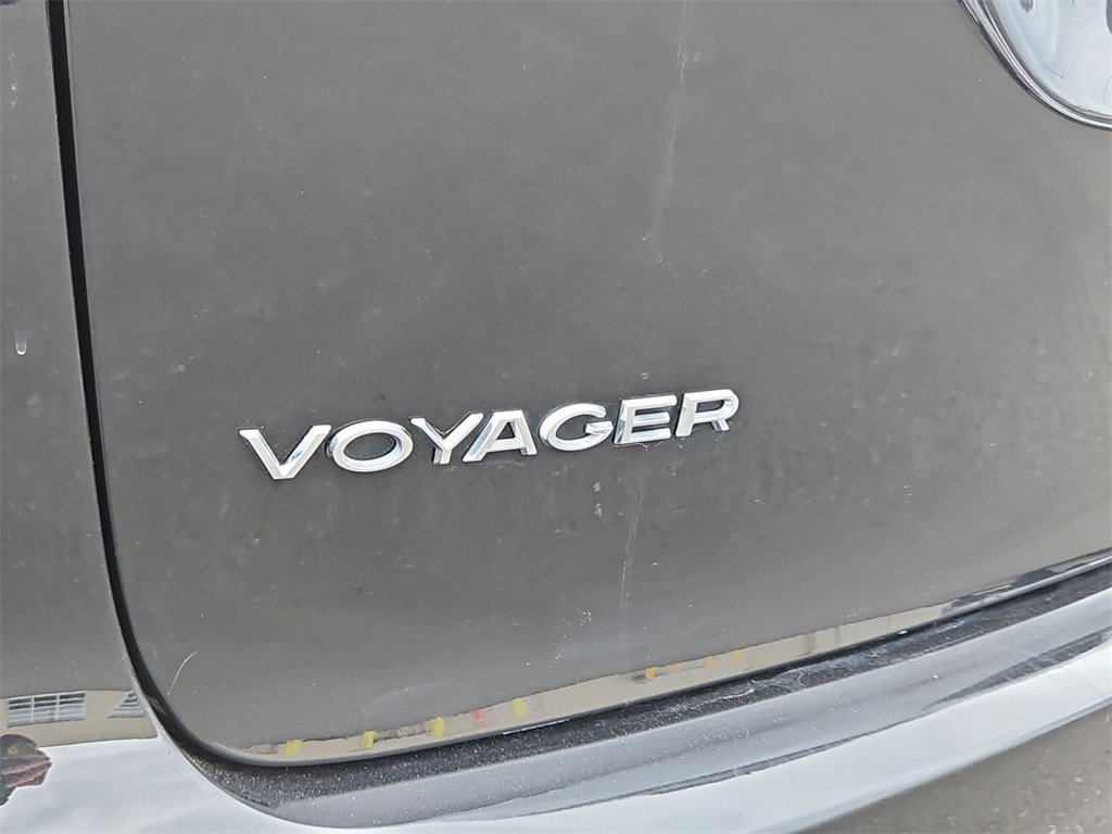 Used 2023 Chrysler Voyager LX image 25