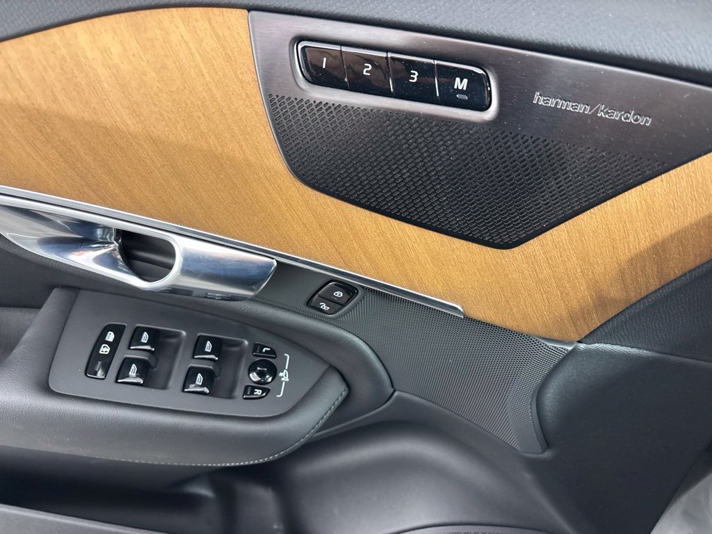 Certified 2025 Volvo XC90 T8 Plus w/ Protection Package AWD/4WD image 16
