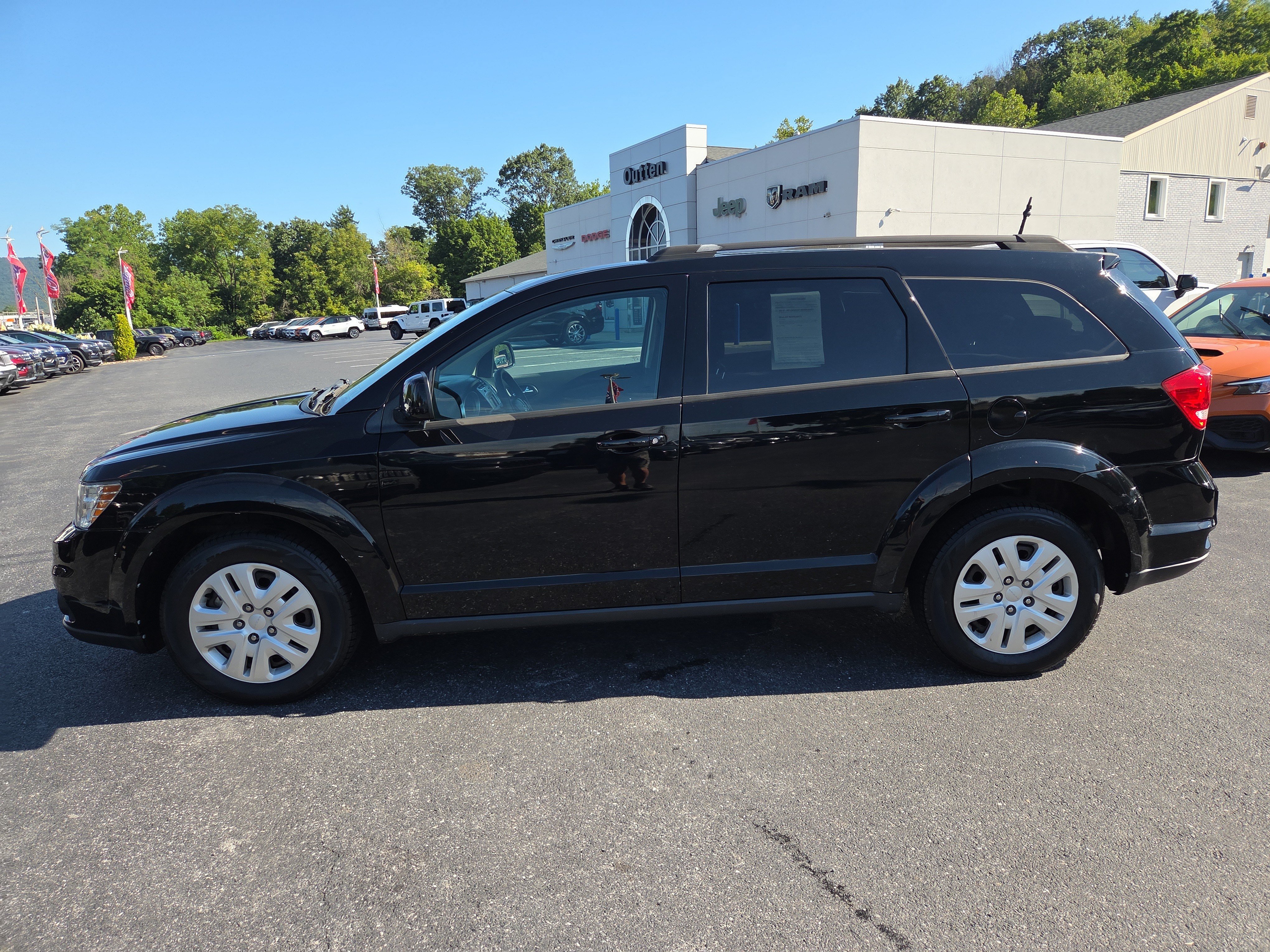 Used 2019 Dodge Journey SE FWD image 7