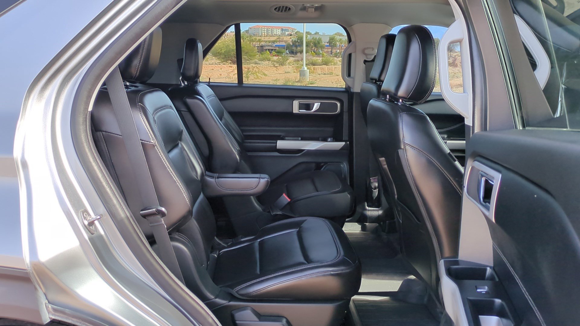 Used 2021 Ford Explorer XLT w/ Equipment Group 202A image 29