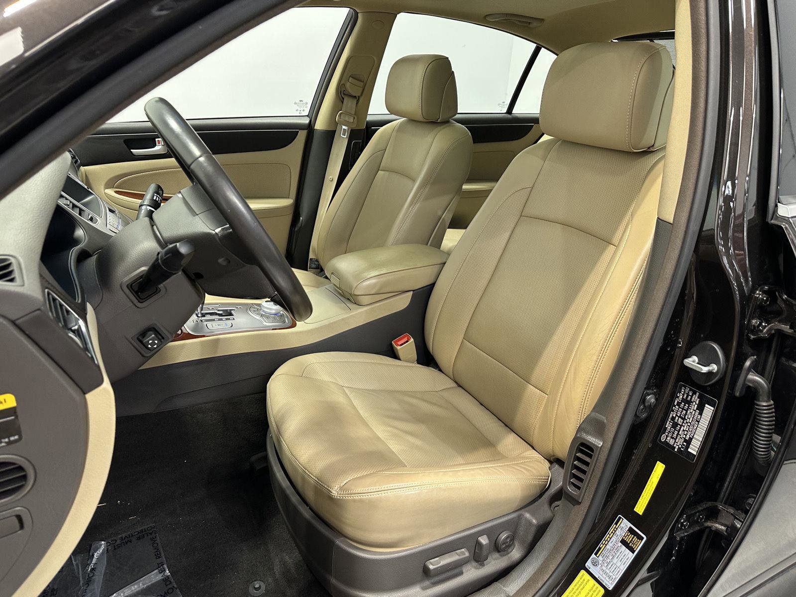 Used 2013 Hyundai Genesis 3.8 w/ Technology Pkg image 15