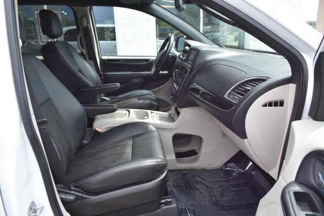 Used 2019 Dodge Grand Caravan SXT FWD image 40