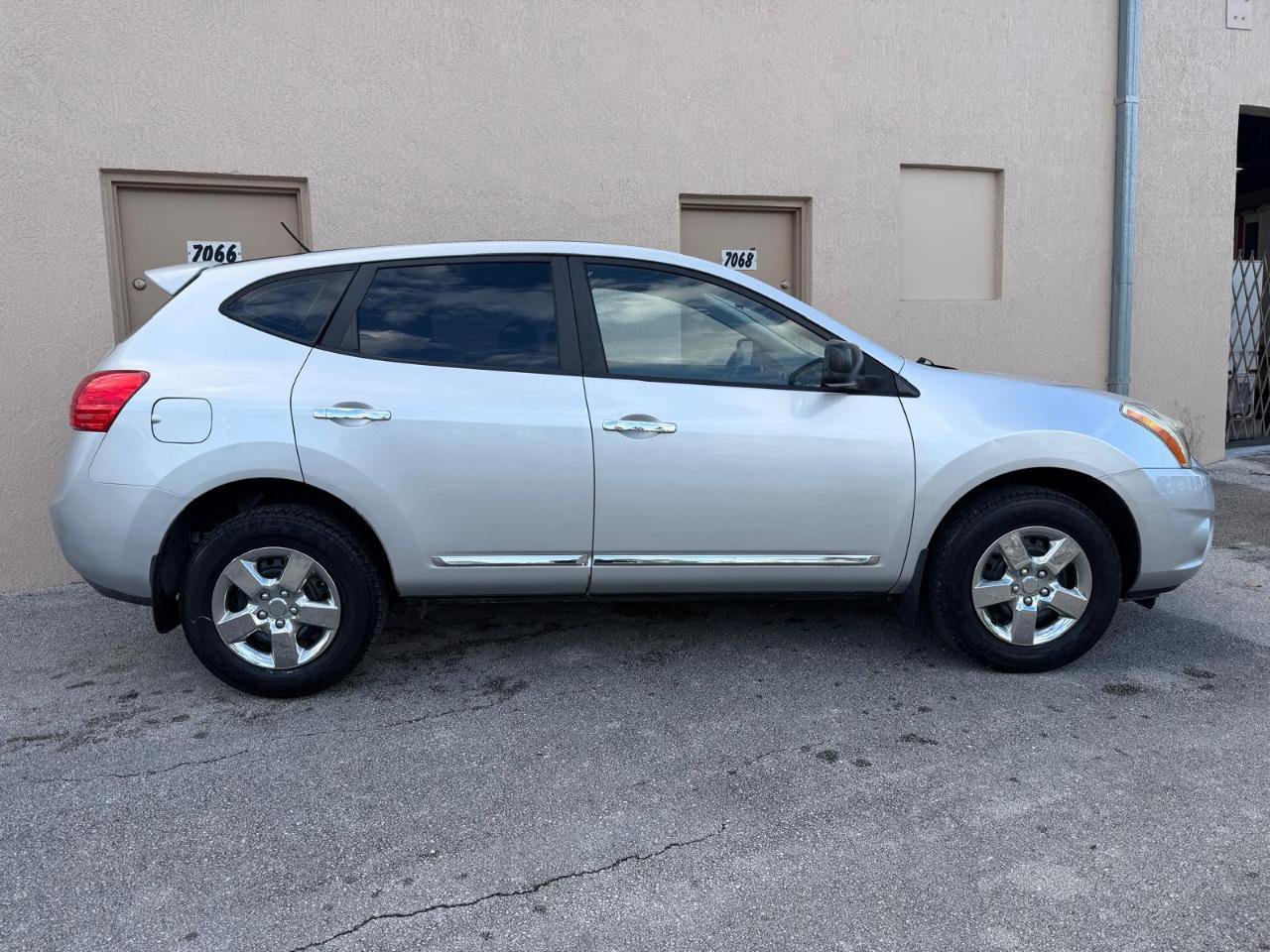 Used 2011 Nissan Rogue S image 8