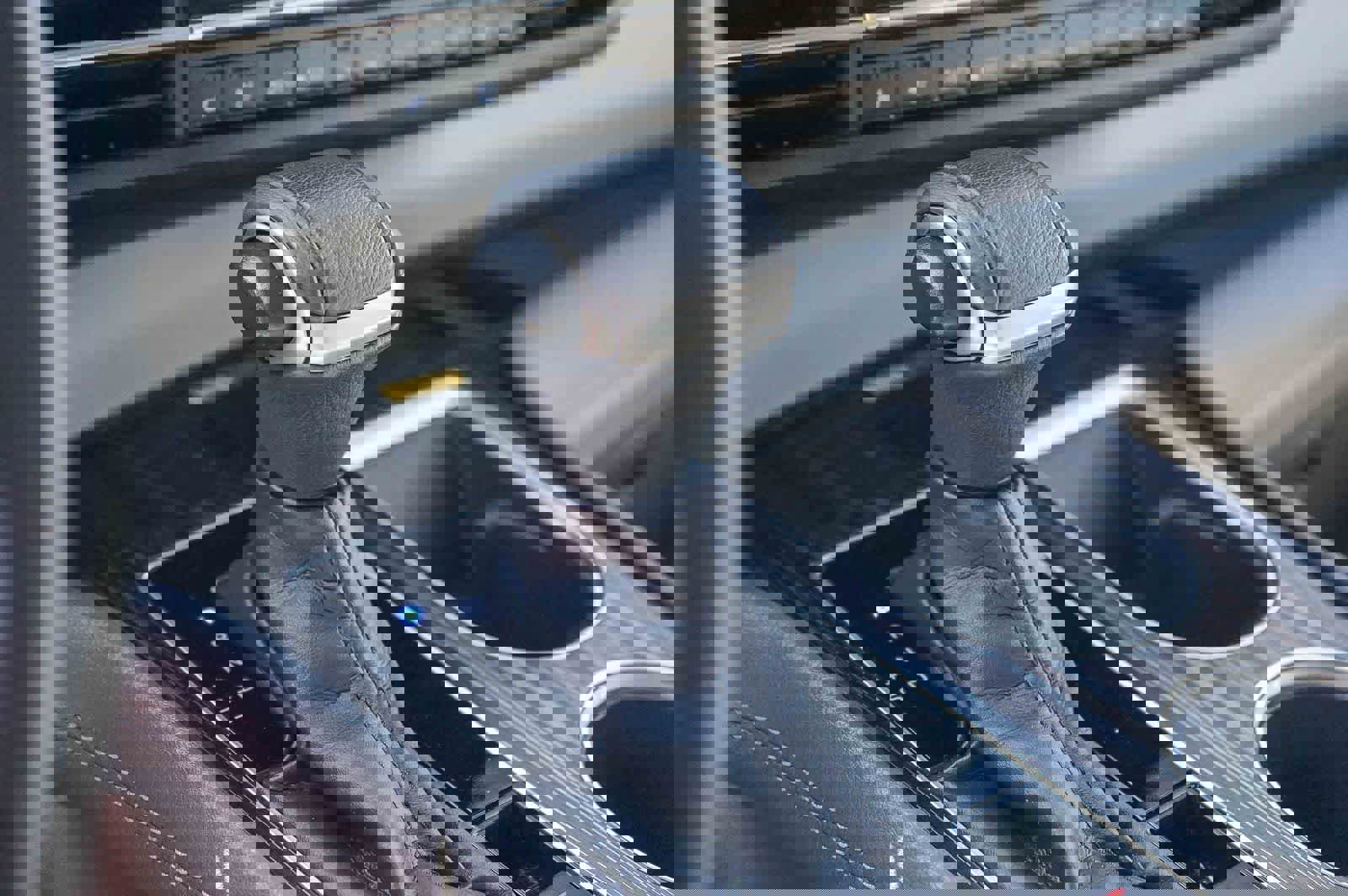 Used 2022 Toyota Sienna Limited image 16