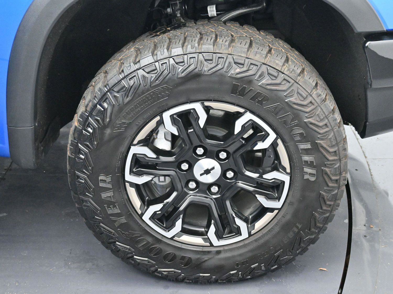 Used 2025 Chevrolet Silverado 1500 ZR2 w/ Technology Package image 34