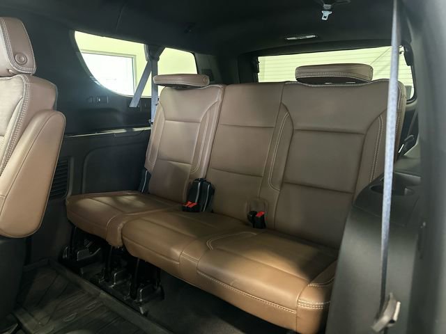 Used 2023 Chevrolet Suburban High Country image 37