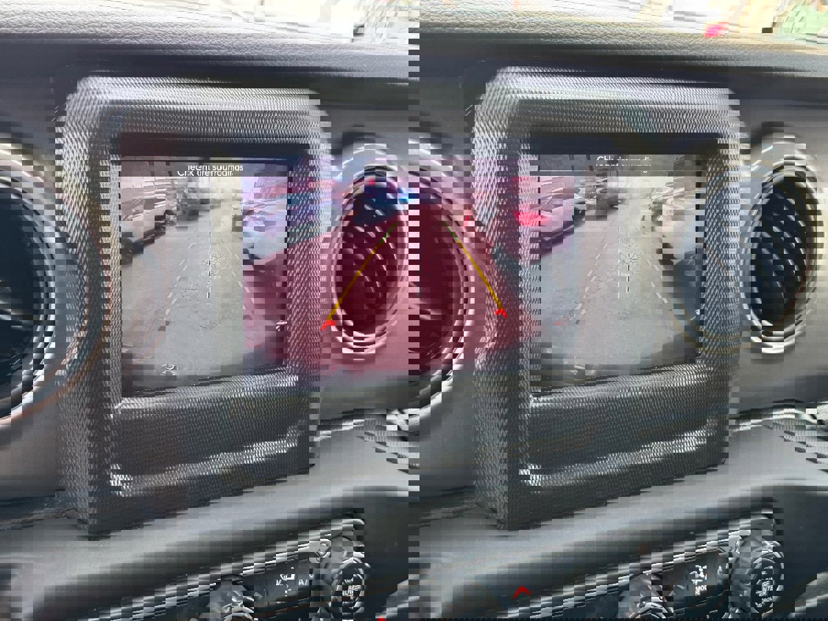 Used 2023 Jeep Wrangler Unlimited image 34