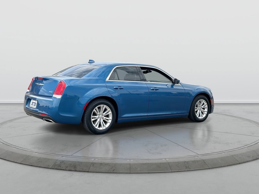 Used 2021 Chrysler 300 Touring w/ Driver Convenience Group RWD image 8