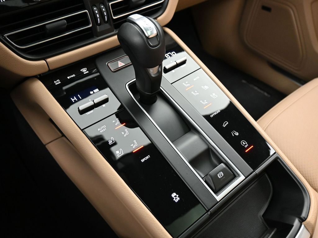 Certified 2025 Porsche Macan image 22