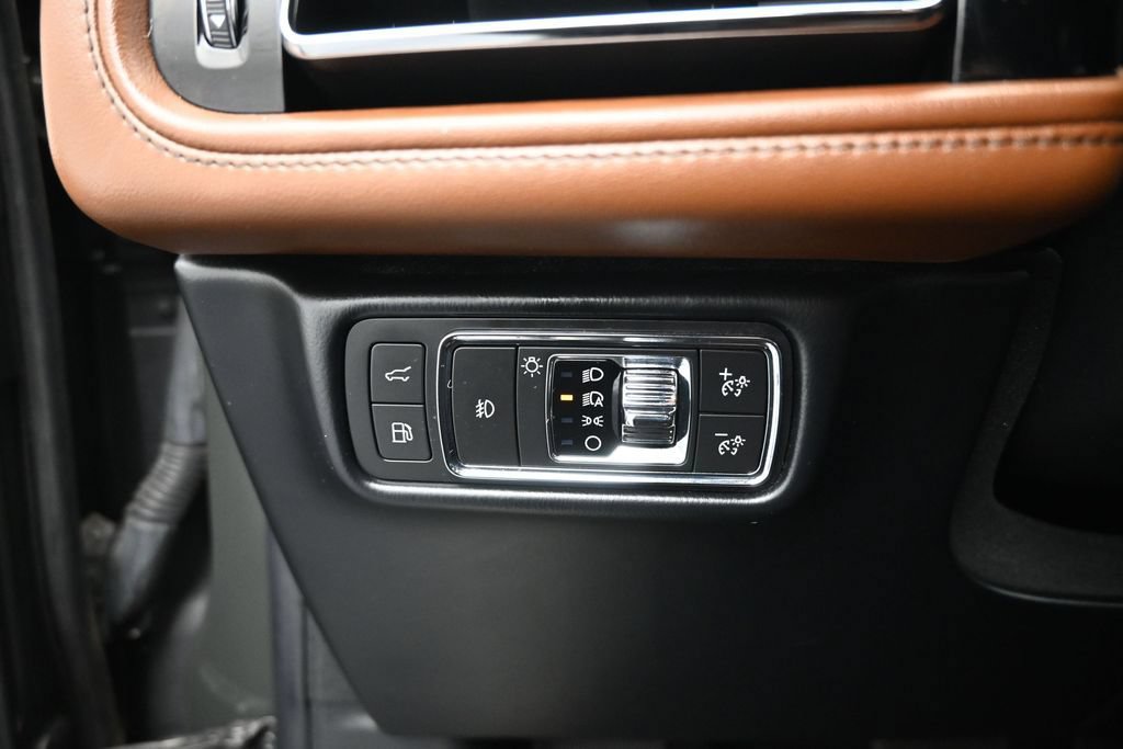 Used 2022 Lincoln Aviator Grand Touring w/ Equipment Group 301A AWD/4WD image 11
