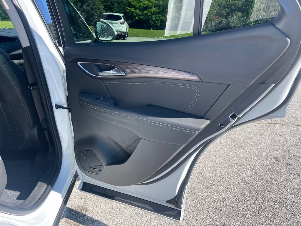 Used 2022 Buick Envision Avenir w/ Technology Package II FWD image 18