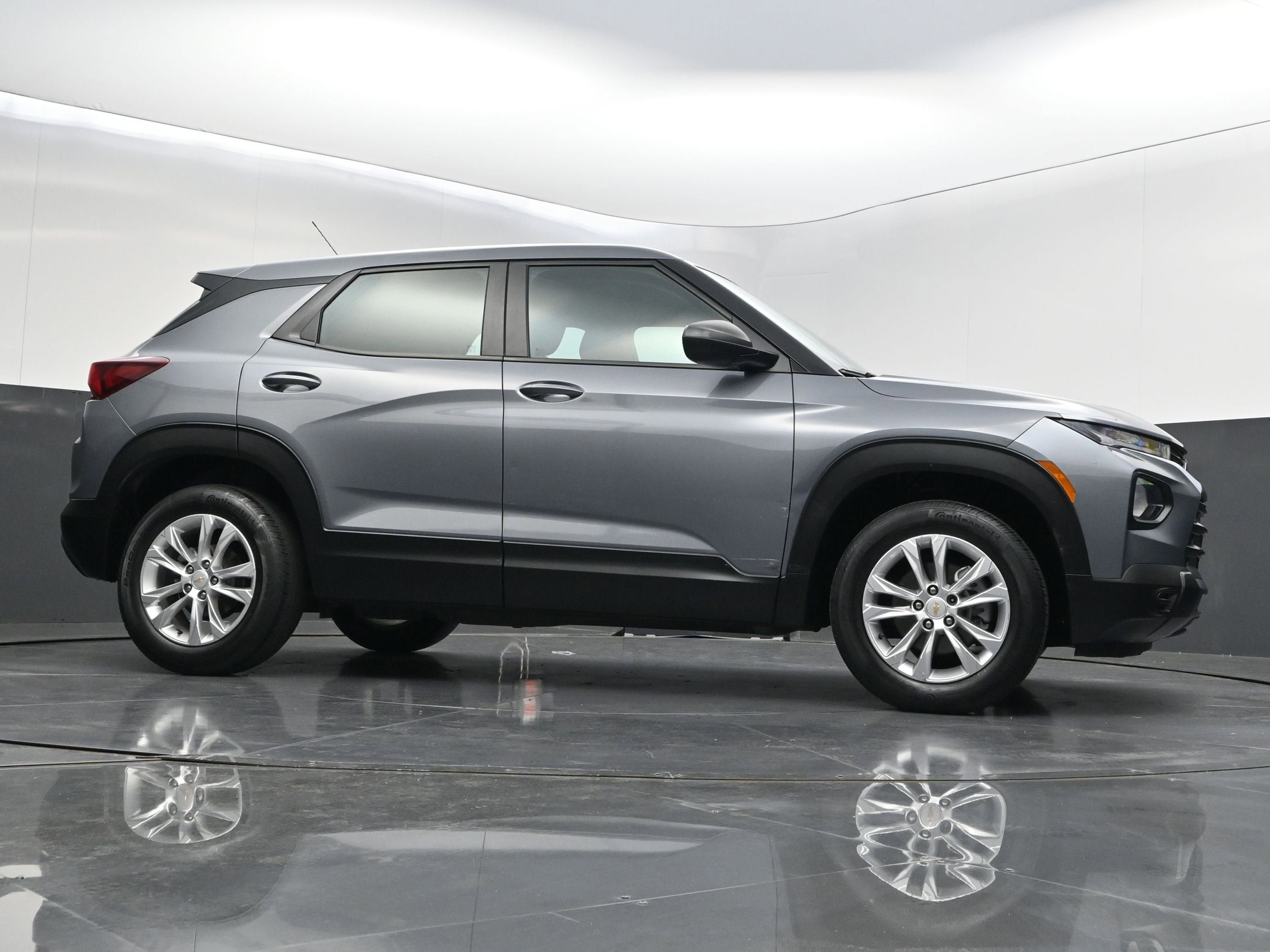 Used 2022 Chevrolet TrailBlazer LS w/ LPO, Blackout Package AWD/4WD image 38