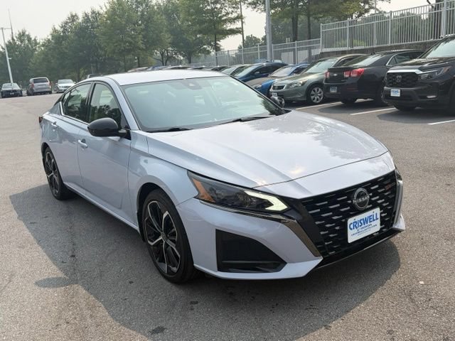 Used 2023 Nissan Altima 2.5 SR FWD image 2