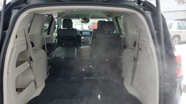 Certified 2024 Chrysler Pacifica Touring-L image 29