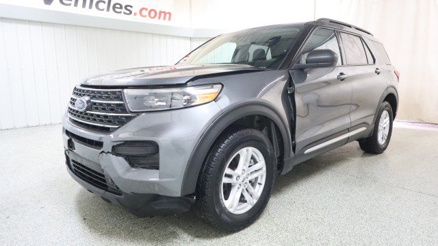 Used 2022 Ford Explorer XLT image 2