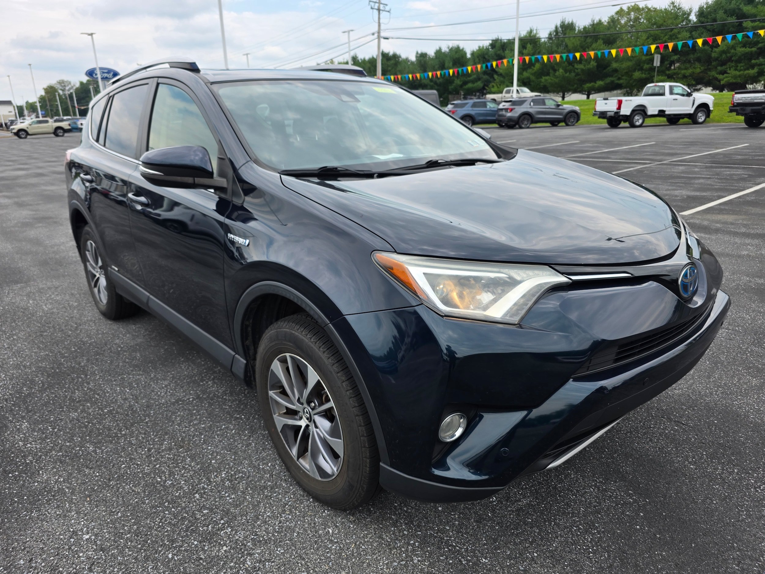 Used 2017 Toyota RAV4 XLE w/ Convenience Package AWD/4WD image 5