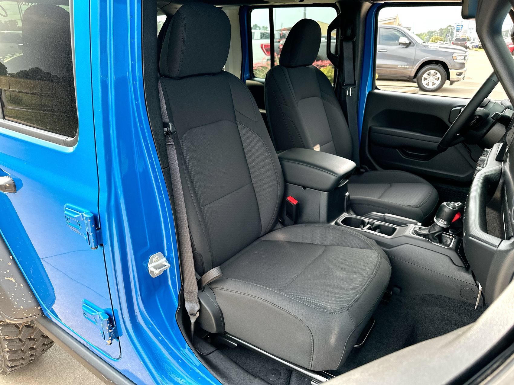 New 2023 Jeep Wrangler Unlimited w/ Sun & Screen Package AWD/4WD image 25