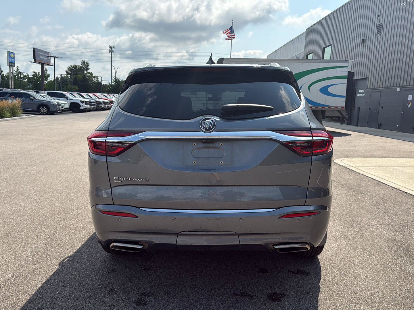 Used 2021 Buick Enclave Avenir w/ Avenir Technology Package AWD/4WD image 4