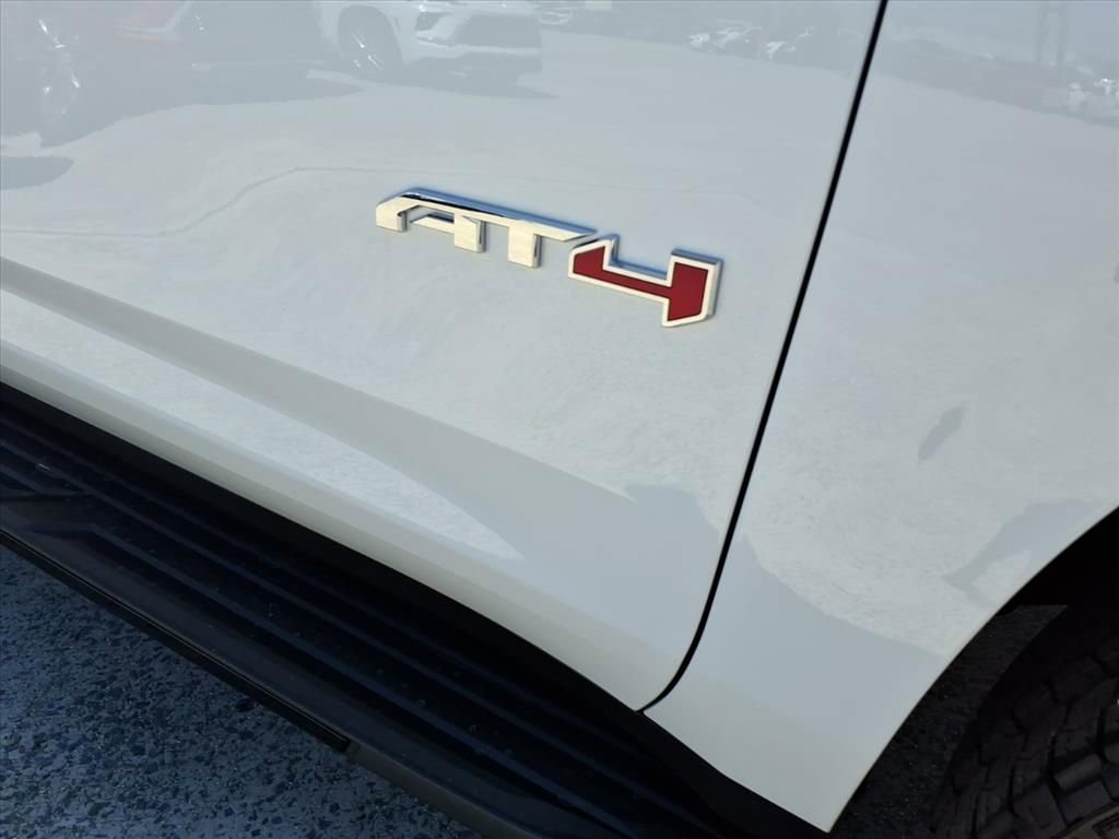 New 2026 GMC Yukon XL AT4 AWD/4WD image 10