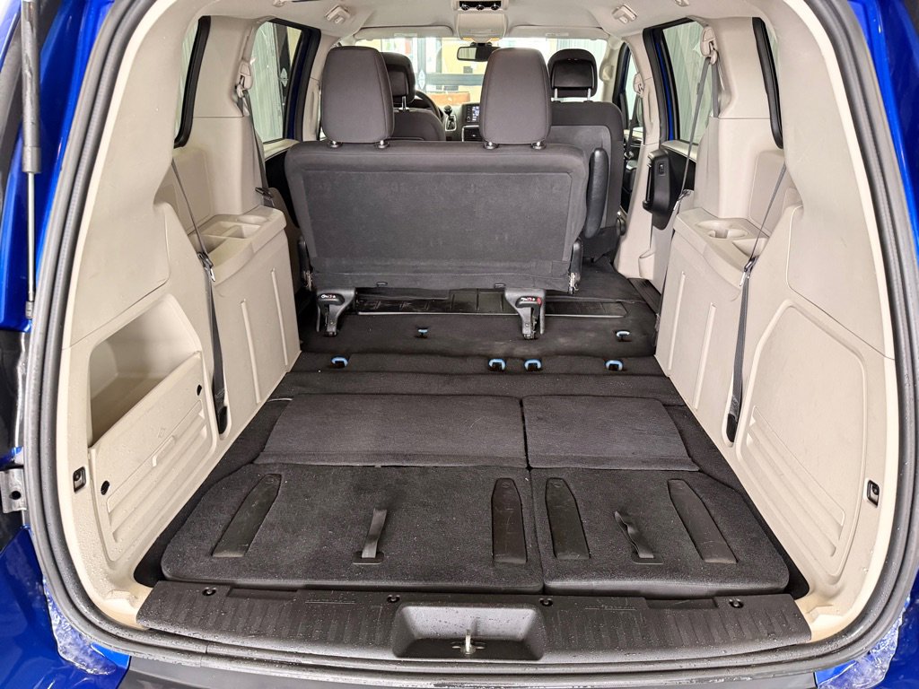 Used 2018 Dodge Grand Caravan SE w/ UConnect Hands-Free Group image 13