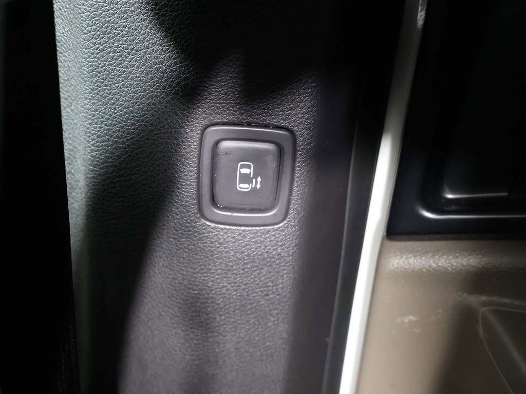 Used 2025 Kia Carnival FWD image 50