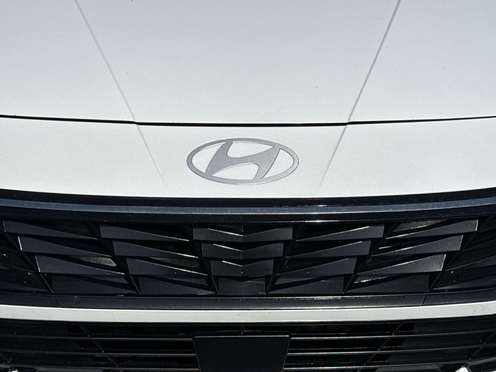 Used 2025 Hyundai Elantra Limited FWD image 12