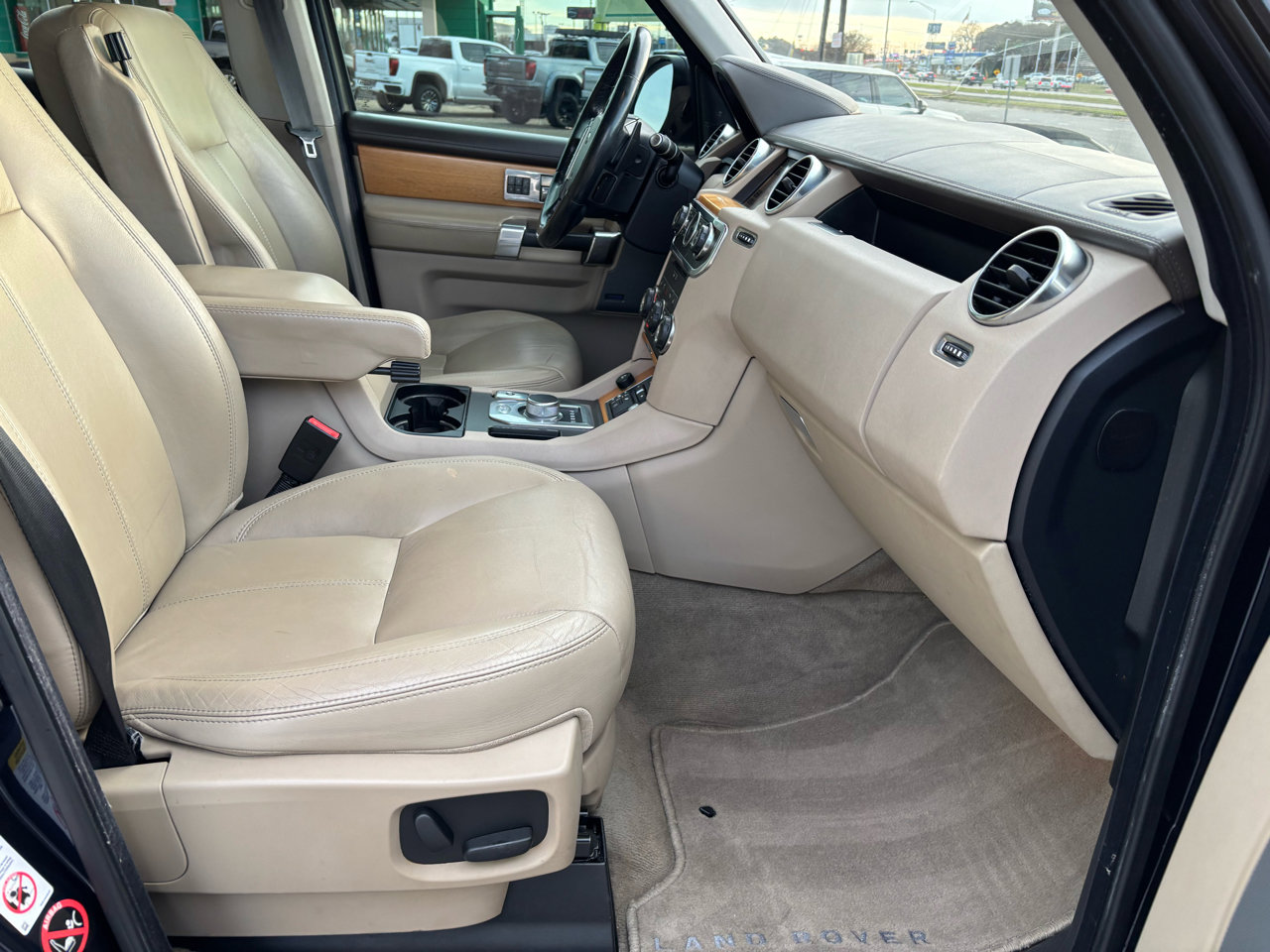 Used 2014 Land Rover LR4 HSE LUX image 24