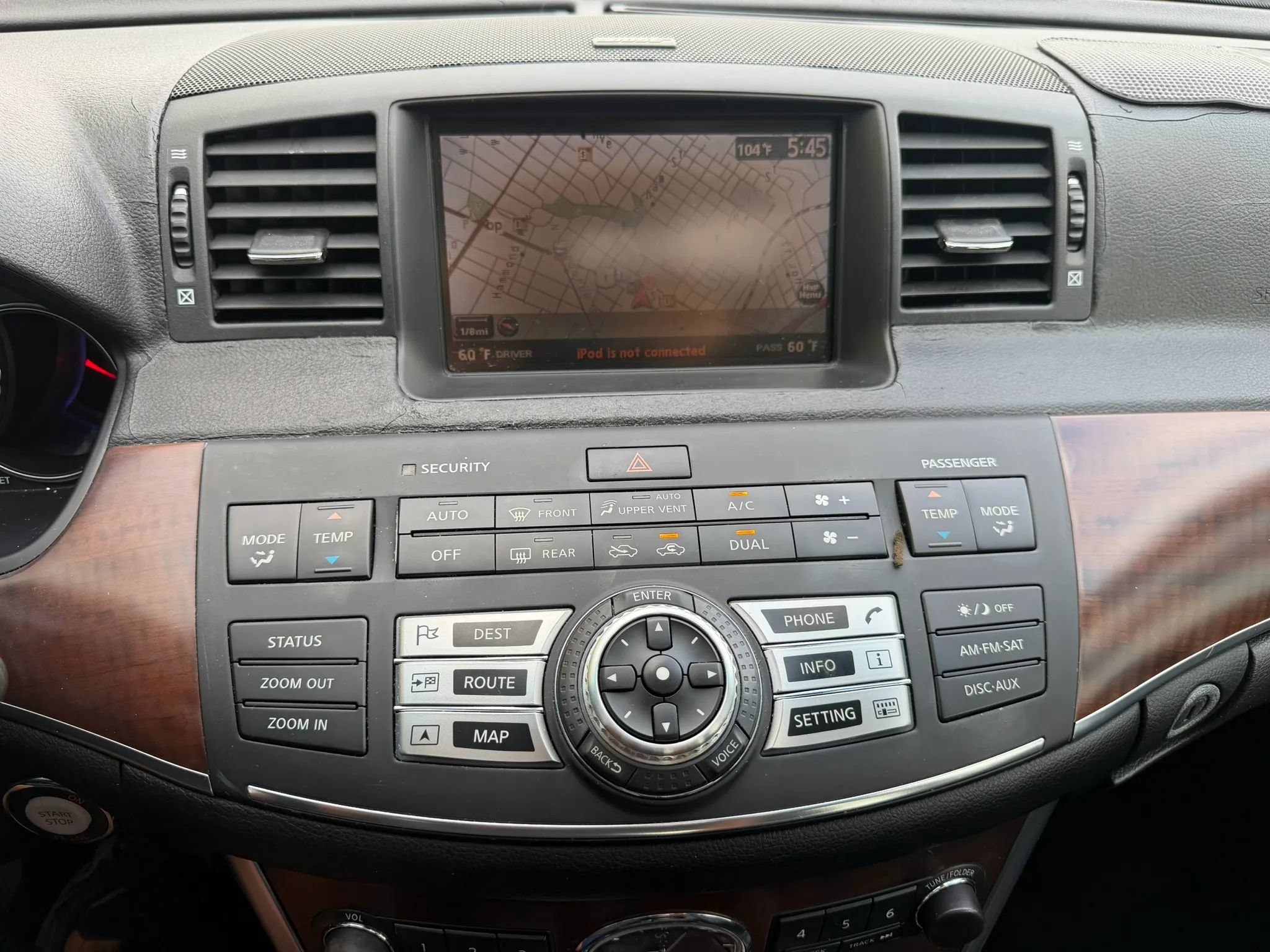 Used 2010 INFINITI M35 w/ Technology Pkg RWD image 22