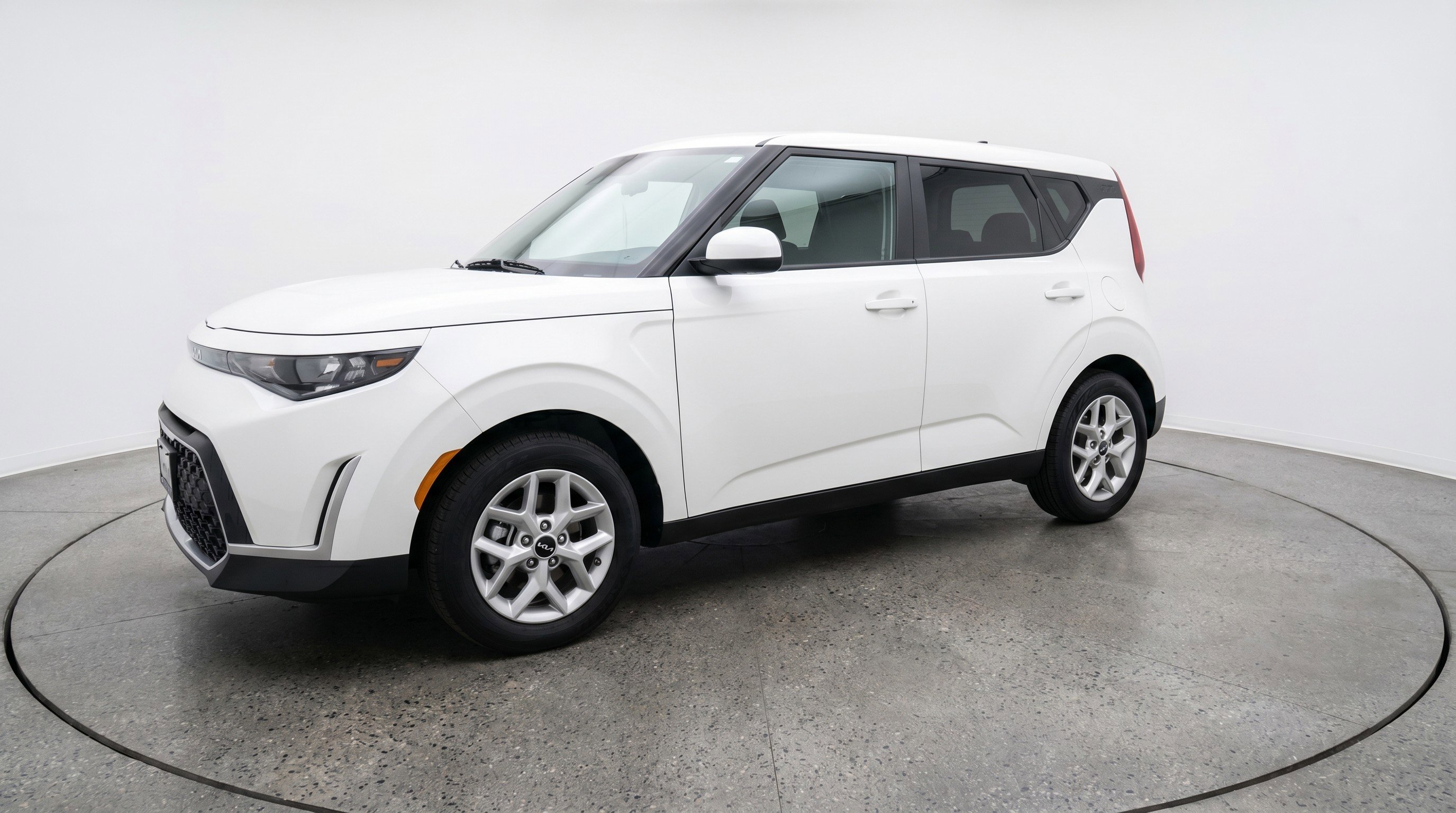 Used 2025 Kia Soul LX w/ LX Technology Package FWD image 3