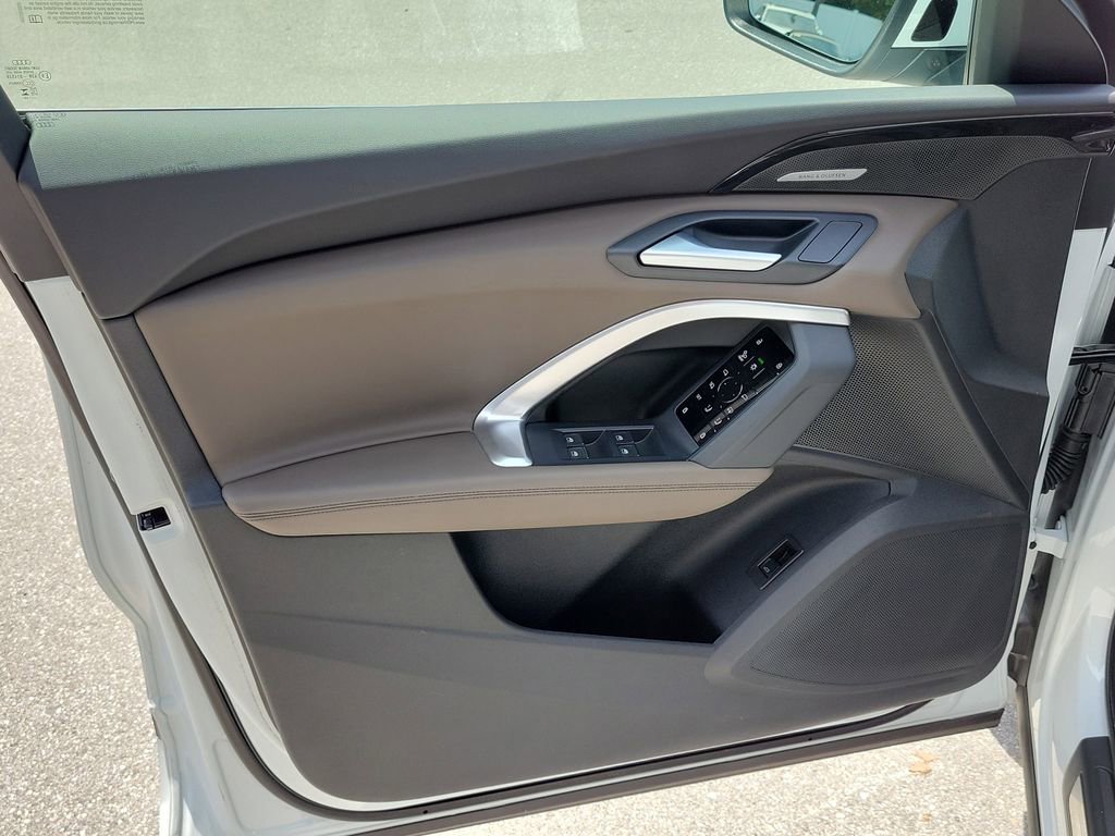 Used 2025 Audi Q5 Premium Plus AWD/4WD image 24