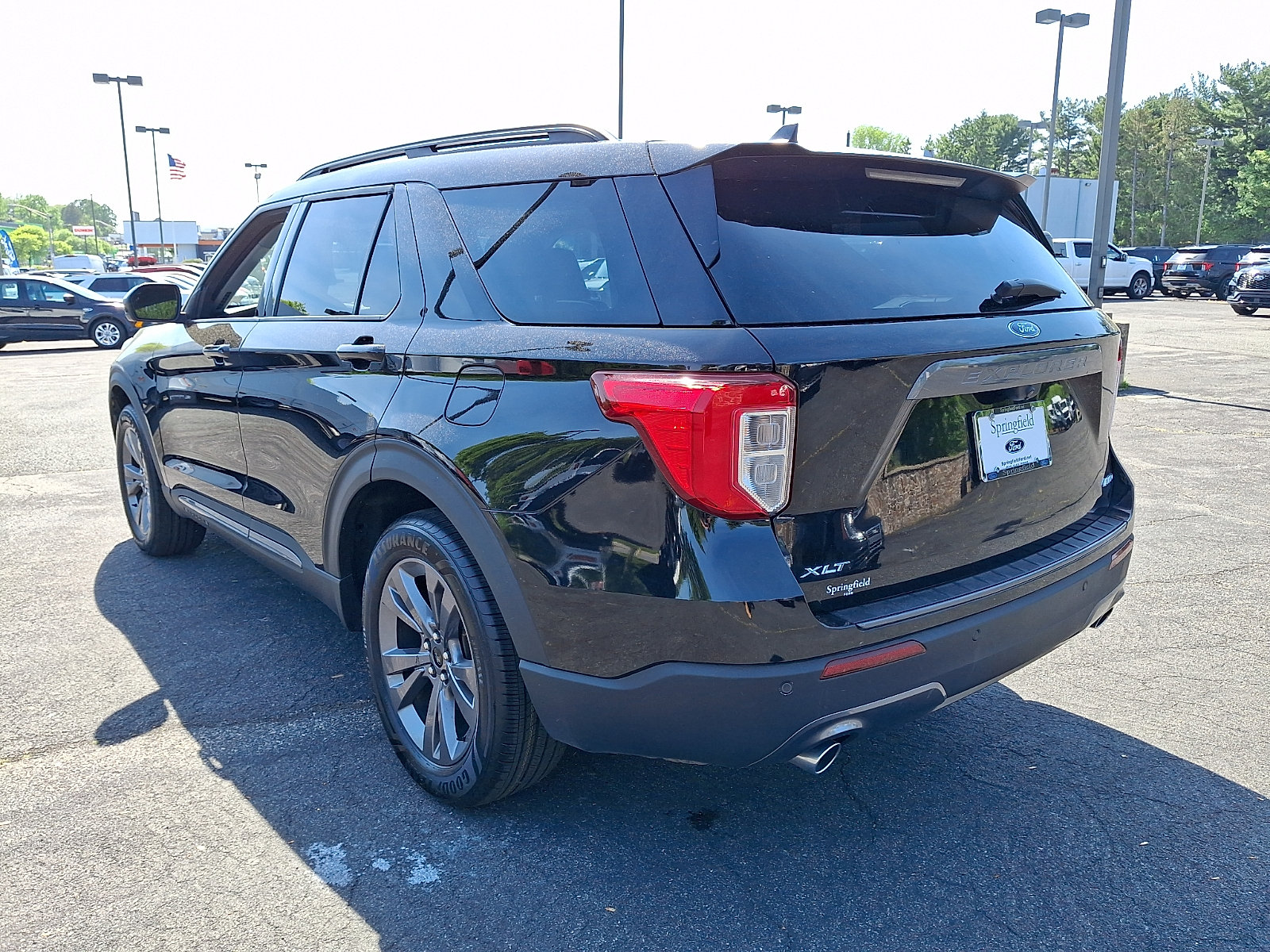 Used 2022 Ford Explorer XLT w/ Equipment Group 202A AWD/4WD image 4