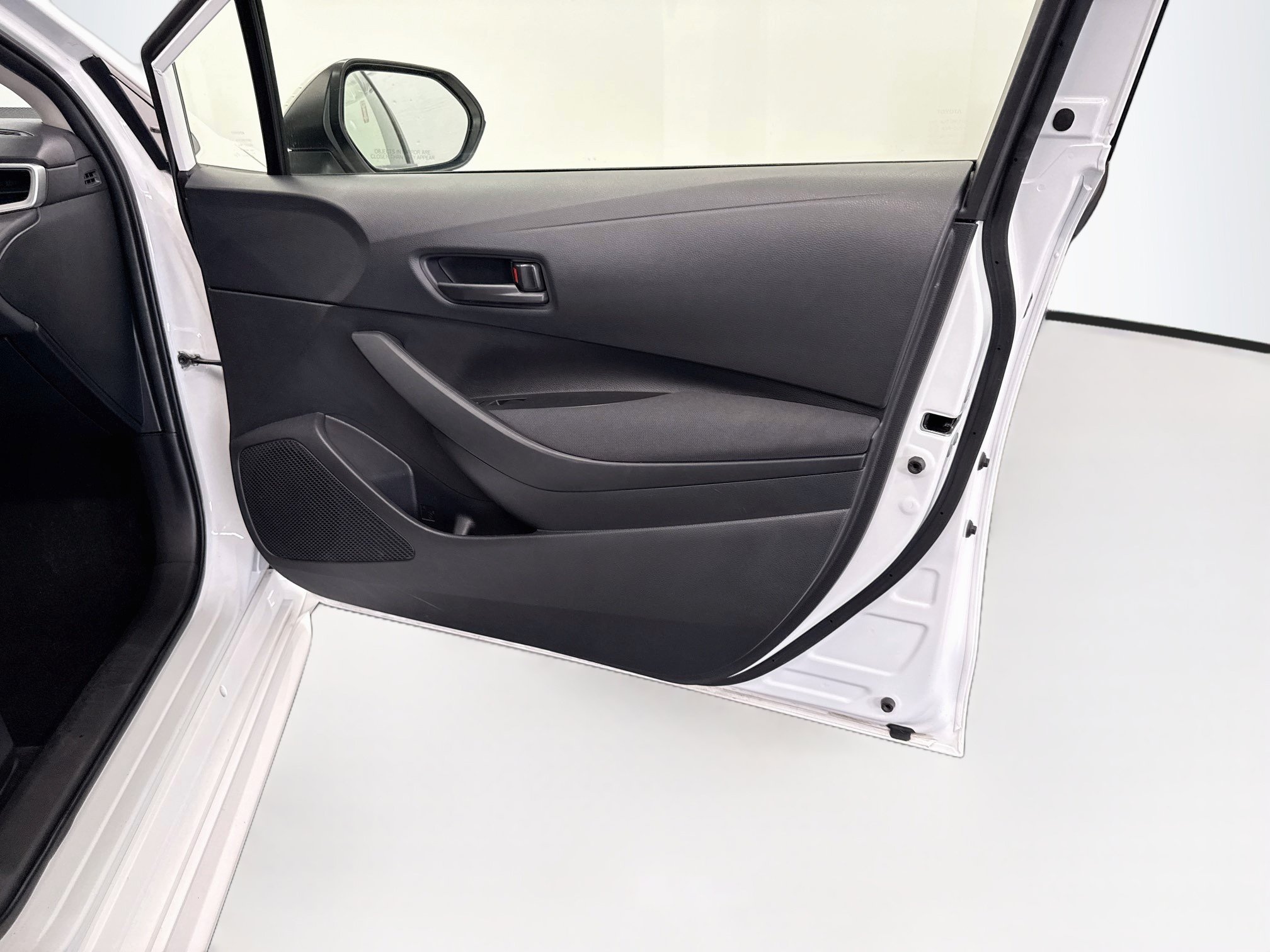 Used 2025 Toyota Corolla LE FWD image 31