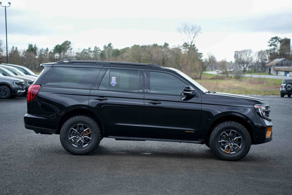 Used 2025 Ford Expedition Tremor image 4