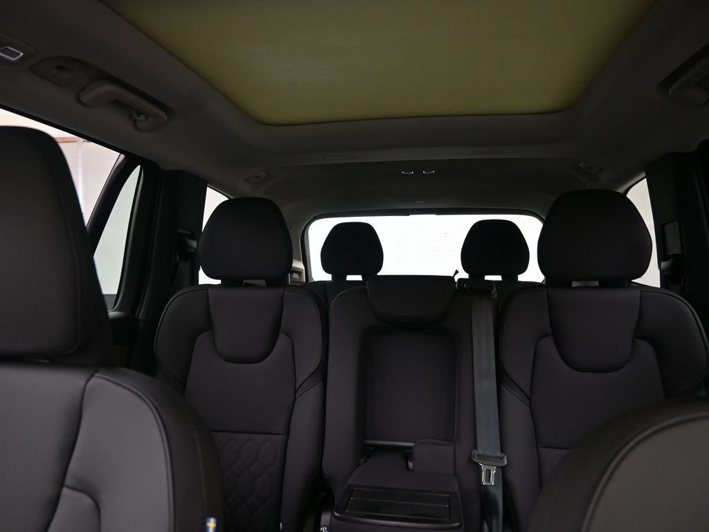 New 2026 Volvo XC90 B6 Plus w/ Protection Package Premier AWD/4WD image 39