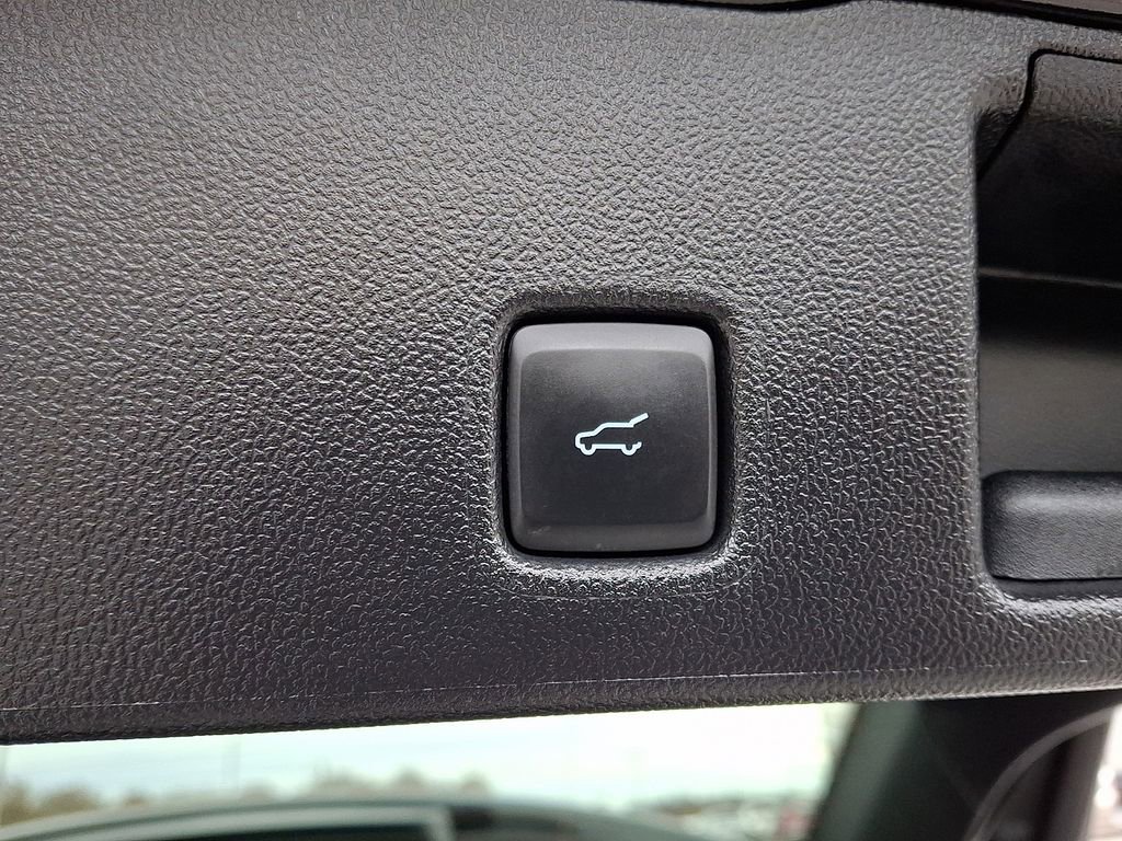 Used 2025 Ford Escape SE image 31