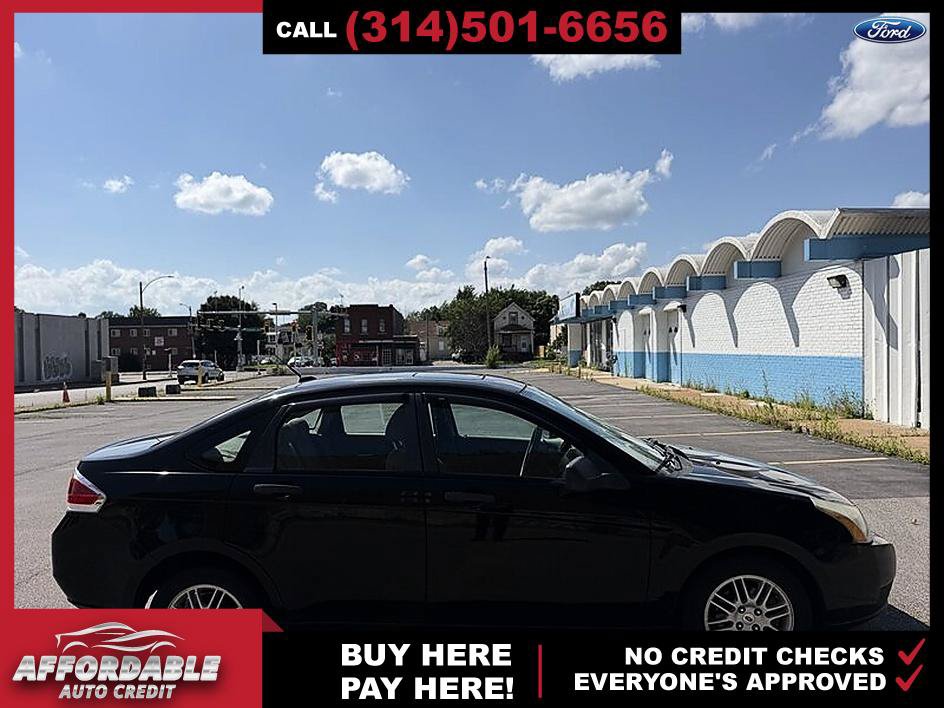 Used 2010 Ford Focus SE FWD image 3