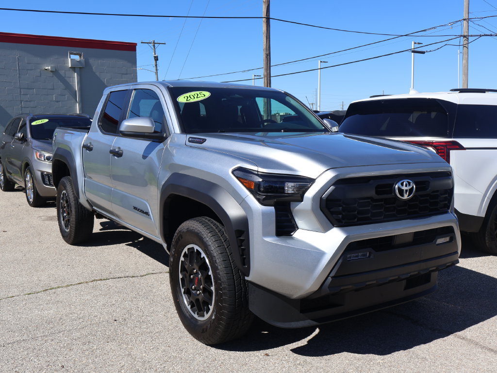 Used 2025 Toyota Tacoma TRD Off-Road AWD/4WD image 3