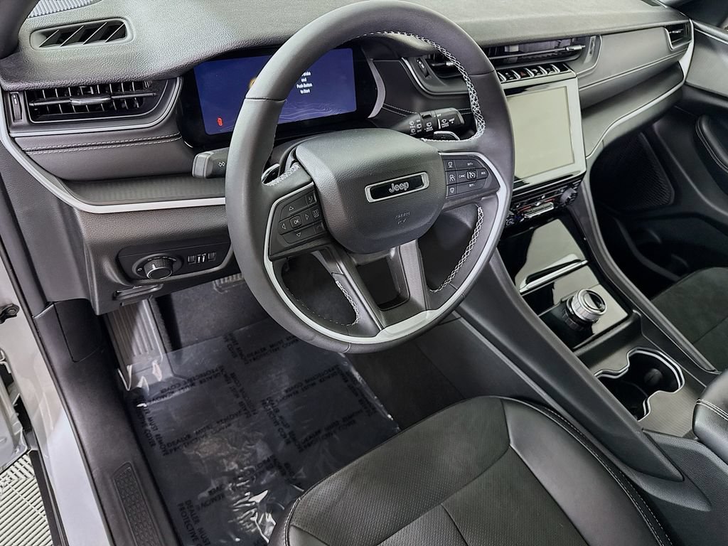 Used 2024 Jeep Grand Cherokee L Altitude AWD/4WD image 19