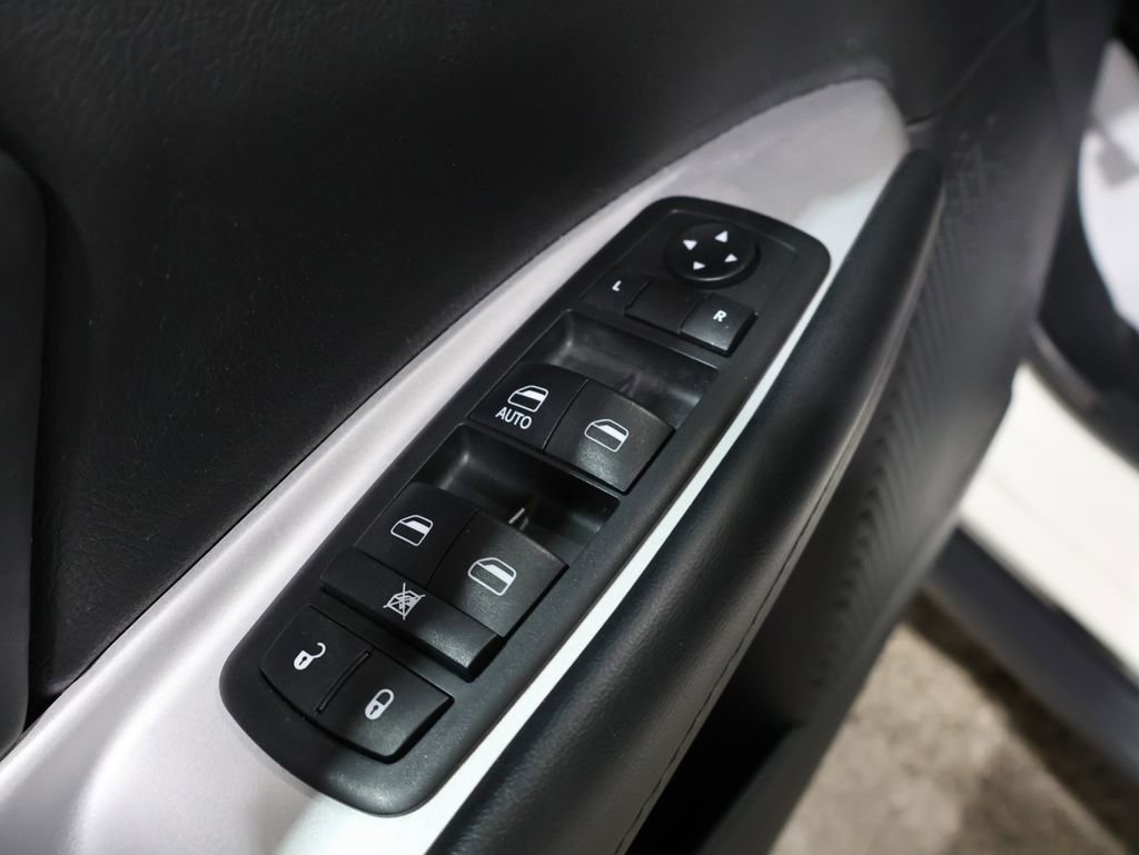 Used 2018 Dodge Journey SE w/ Blacktop Package image 16