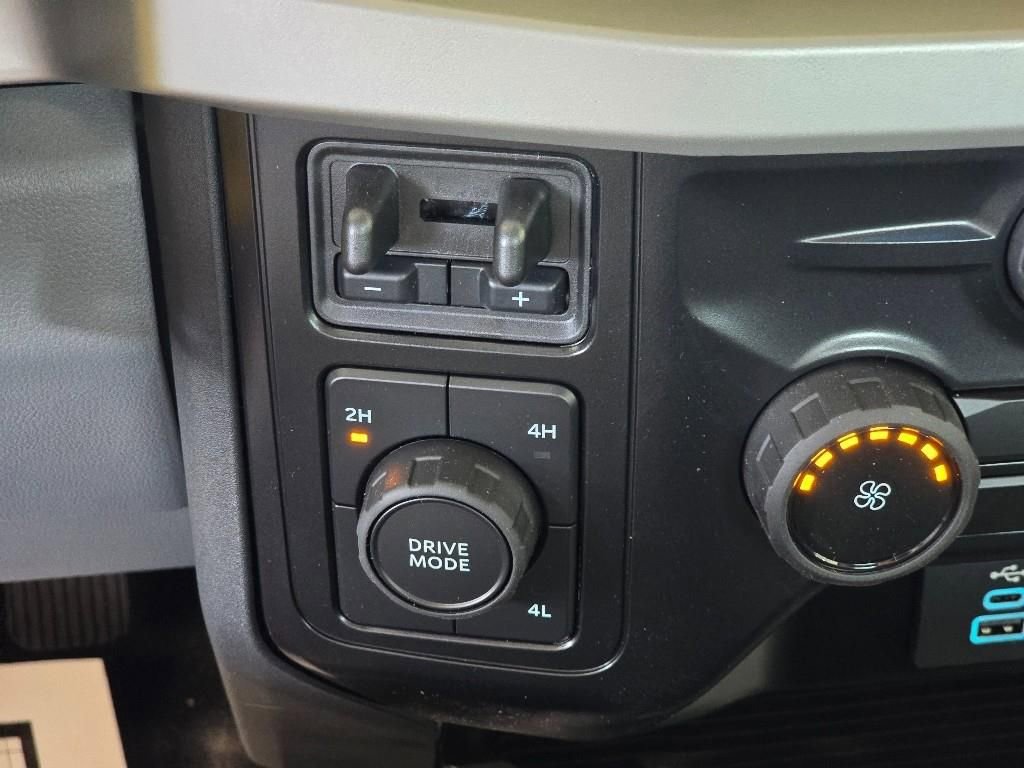 New 2025 Ford F550 4x4 Regular Cab Super Duty image 14