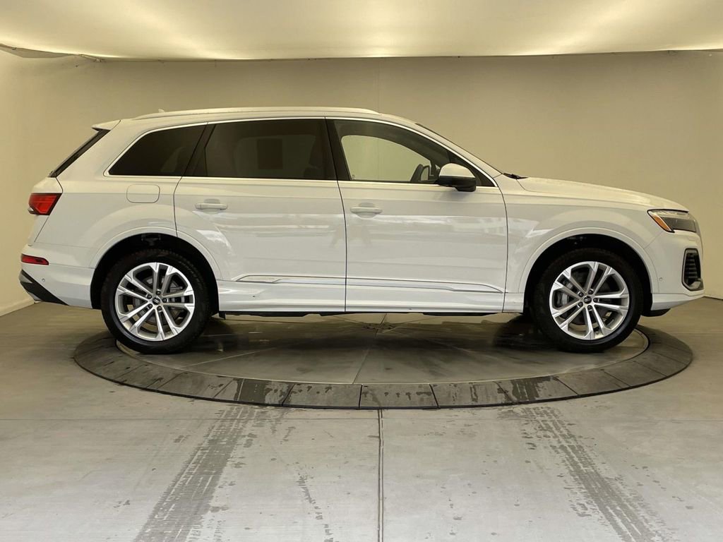 Certified 2025 Audi Q7 3.0T Premium Plus image 8