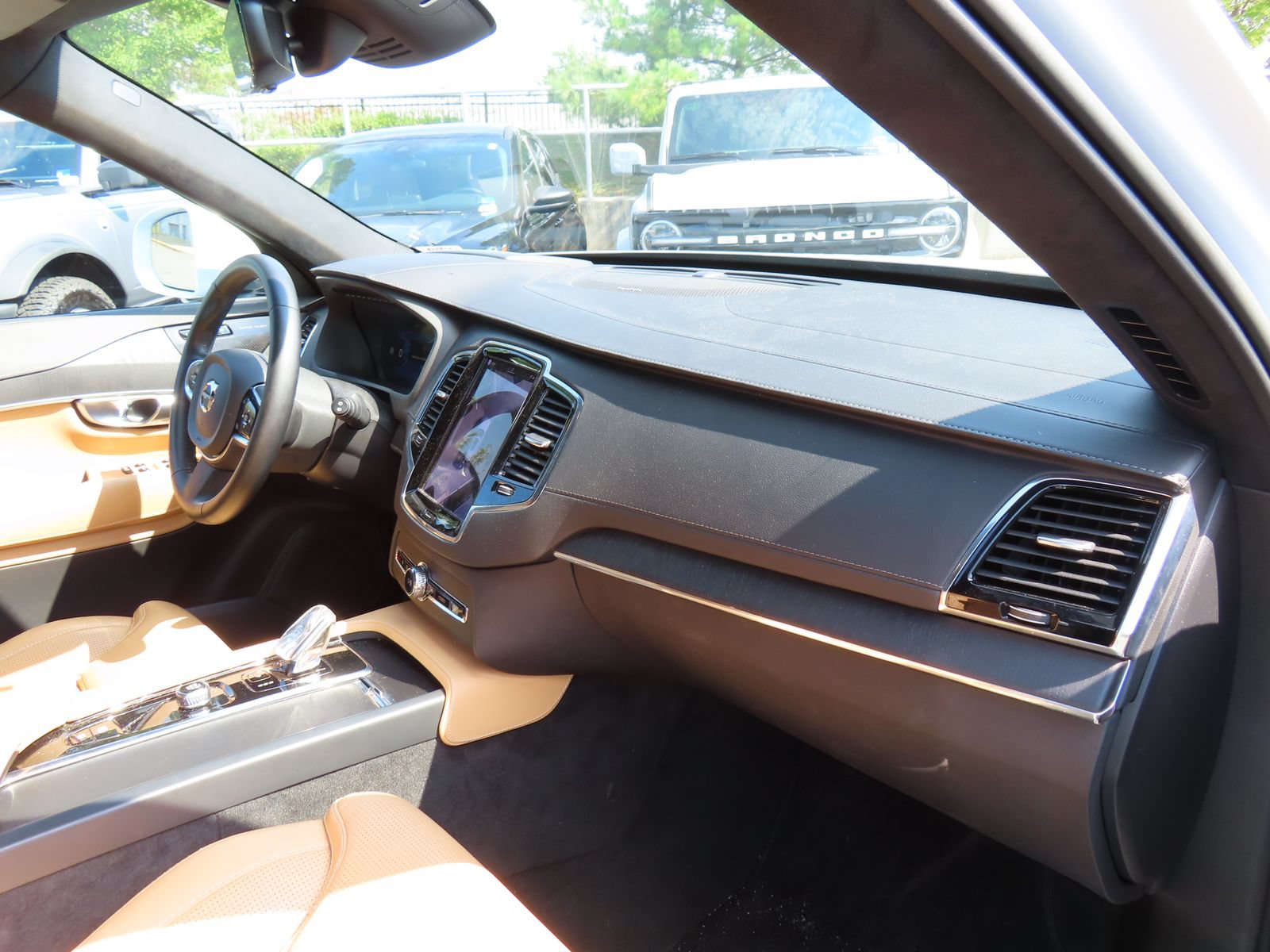 Used 2023 Volvo XC90 B6 Ultimate w/ Lounge Package AWD/4WD image 17