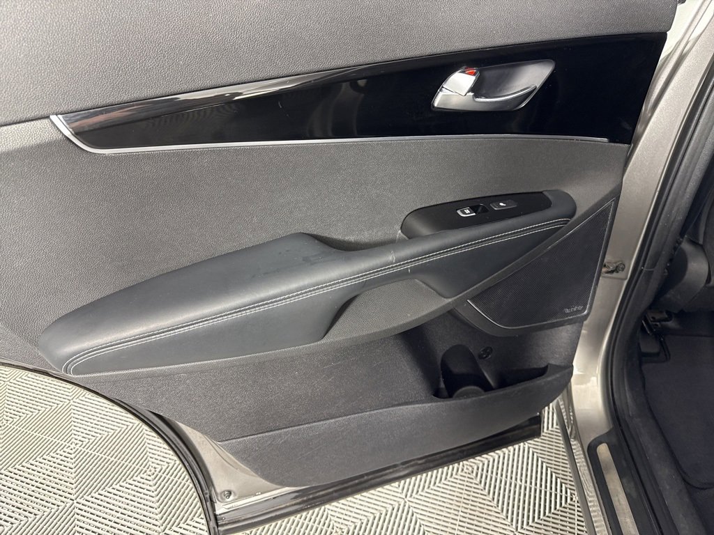 Used 2017 Kia Sorento SX image 30