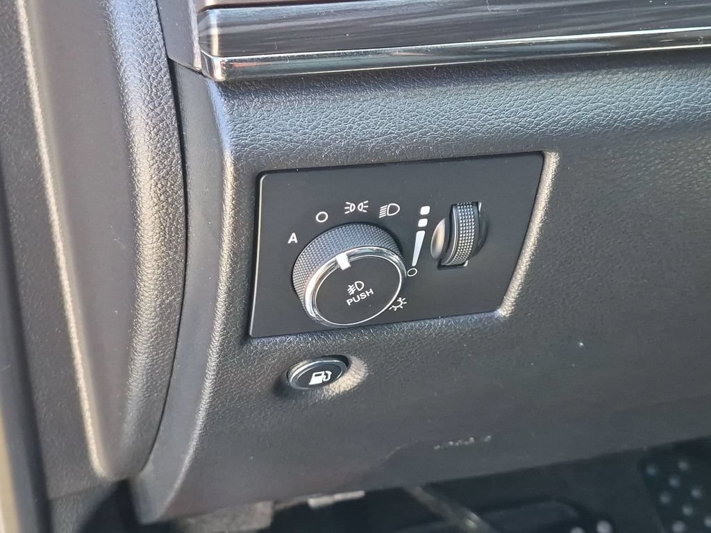 Used 2019 Jeep Grand Cherokee Limited X AWD/4WD image 12