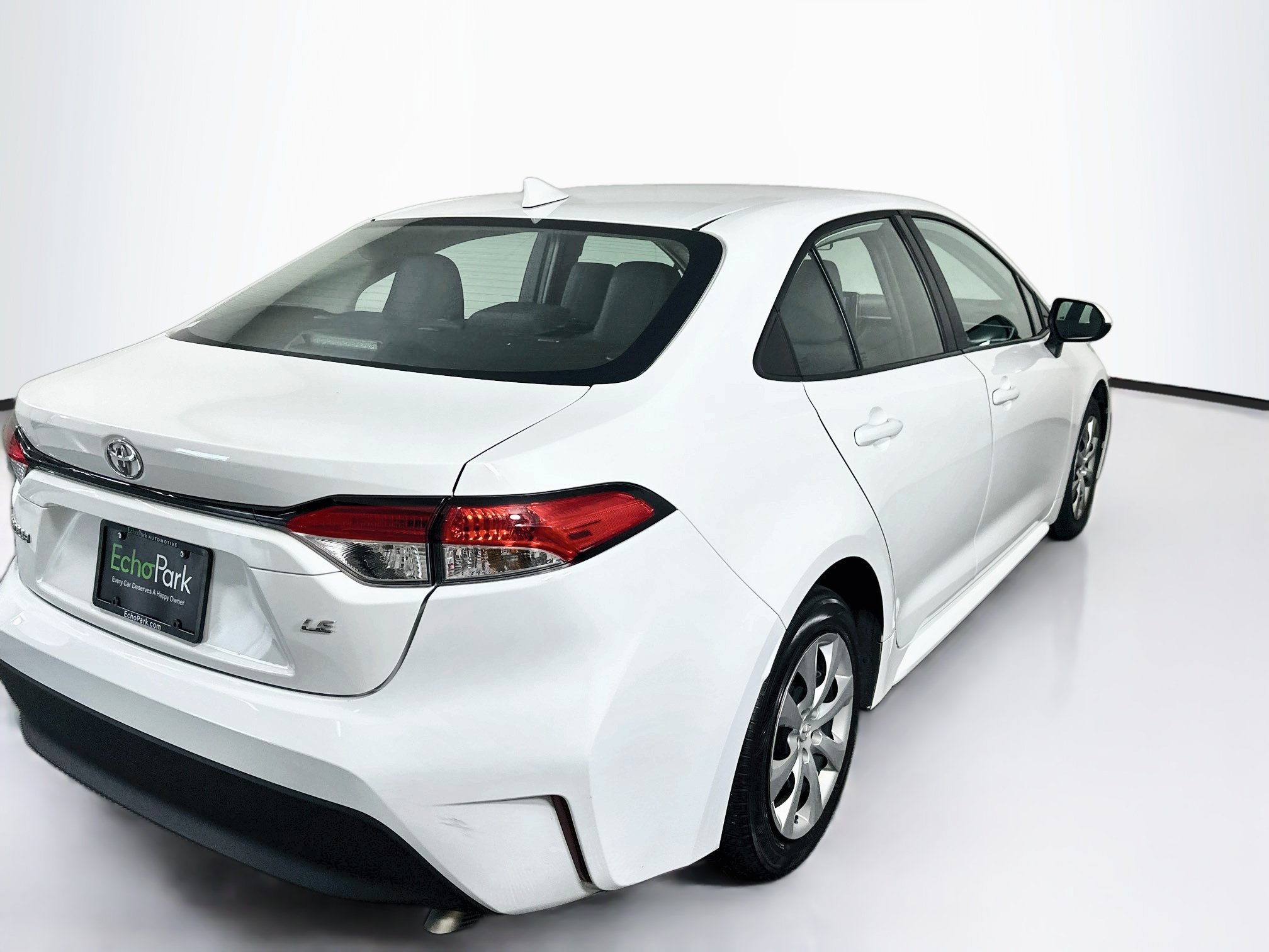 Used 2025 Toyota Corolla LE FWD image 9